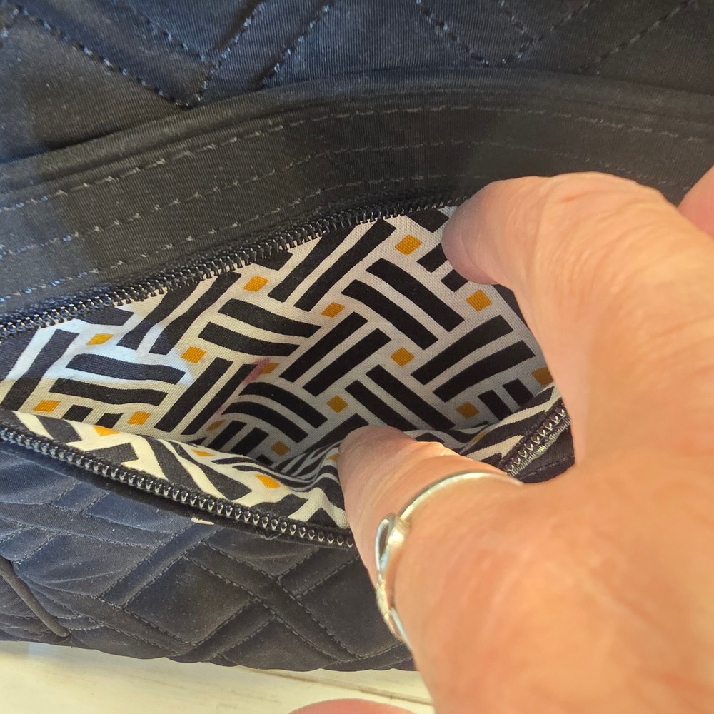 Vera‎ Bradley Black Quilted Microfiber Crossbody Bag Adjustable Strap Zip Pocket - Picture 4 of 7